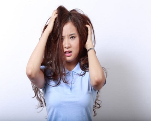 Triệu chứng và biểu hiện của rụng tóc